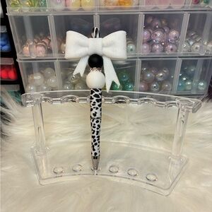 Black & White Bow Top Leopard Pen